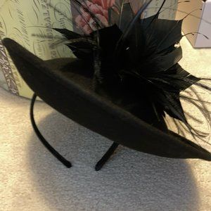 black felt fascinator